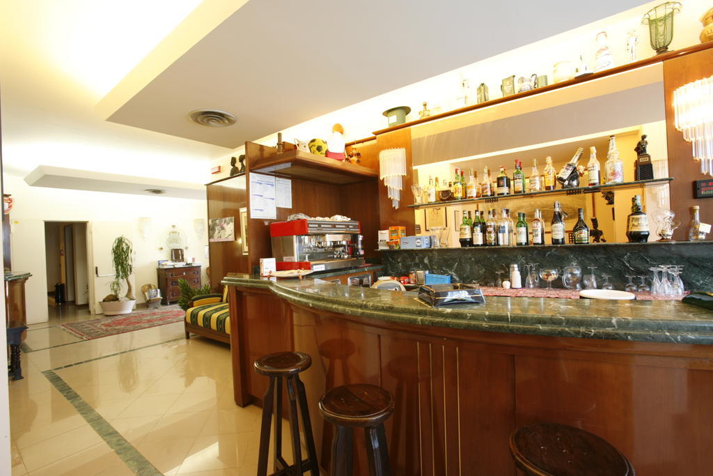 Hotel Tetto Delle Marche - Ristorante Dei Conti Cingoli Extérieur photo